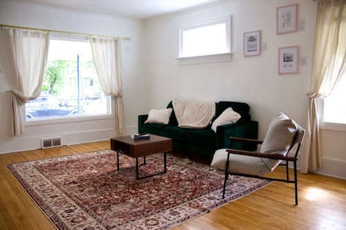Cozy Eatoncourt Homestead