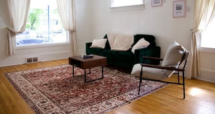 Cozy Eatoncourt Homestead