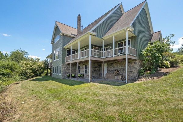 Decks for days! Beautiful porches and patio spaces makes your outdoor time here at Walker Lake amazing!