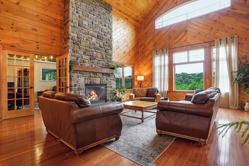 Walker Lake Lodge | Right Near Walker Lake + Hot Tub!