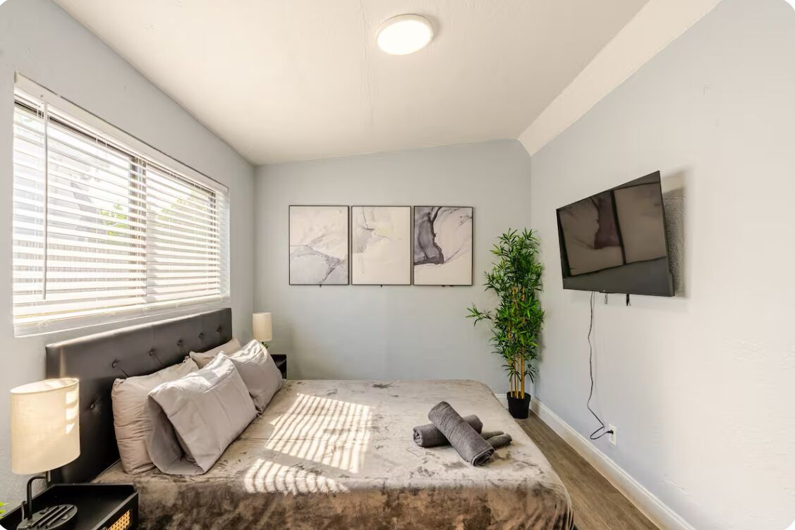 2 bedrooms, iron/ironing board, free WiFi, bed sheets