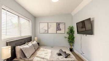 2 bedrooms, iron/ironing board, free WiFi, bed sheets