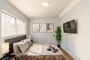 2 bedrooms, iron/ironing board, free WiFi, bed sheets