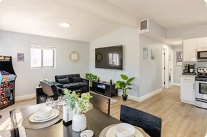 Smart TV, video games