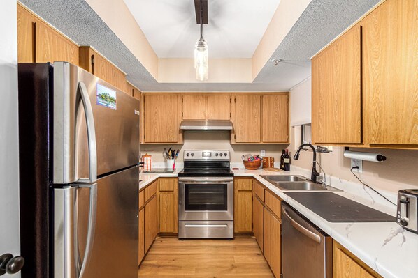 Private kitchen - Beautiful Scottsdale 2 bed 2 bath Condo centrally located with all amenities (Scottsdale)