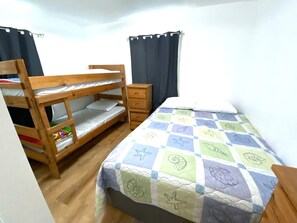 6 bedrooms, free WiFi, bed sheets