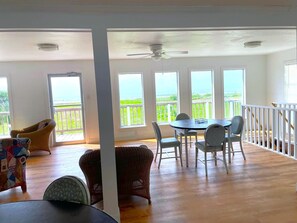 Interior - Beachfront Redfish- Coastal Realty Group (Grand Isle)