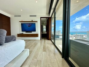 Interior - Luxury Oceanfront Condo | 3BR | Pool, Gym & Views! (Cancún)