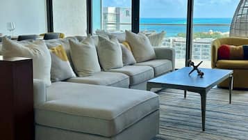 Een televisie en een kantoor