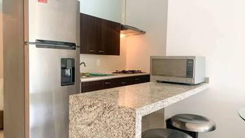 Fridge, microwave, oven, stovetop