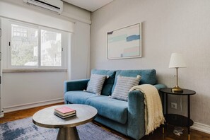 TV, stereo - Blueground | Principe Real, a/c & washer (Lisbon)