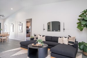 Smart TV, video games