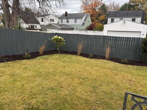 Property grounds - Vacation home, < 1 mile to University of Notre Dame, walk, bike or drive! (South Bend)