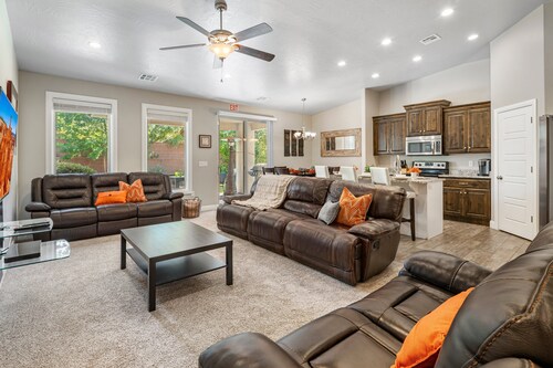 Sand Hollow 3271|RV Parking, Grill, Near Sand Hollow and more!