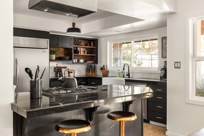 Fridge, microwave, oven, stovetop - Ember Stone • Hammock • Putting Green • Sleeps 10 (Yucca Valley)