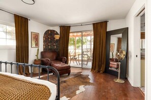 4 bedrooms, desk, free WiFi, bed sheets - Ember Stone • Hammock • Putting Green • Sleeps 10 (Yucca Valley)