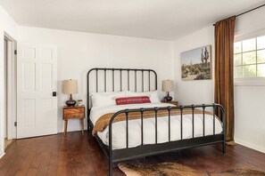 4 bedrooms, desk, free WiFi, bed sheets