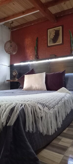1 bedroom, free WiFi, bed sheets - Cozy house in the countryside. 50 minutes from the city, Medellín, Colombia! (Santa Elena)
