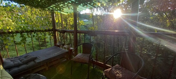 Property grounds - Cozy house in the countryside. 50 minutes from the city, Medellín, Colombia! (Santa Elena)