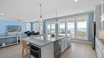 Kühlschrank, Mikrowelle, Ofen, Geschirrspüler