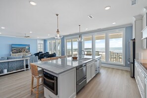 Refrigerador, microondas, horno, lavavajillas