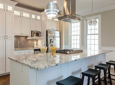 Stunning 4-Bed 4-Bath Home - Prime Location OHare & Downtown <25-min, Free PRKNG