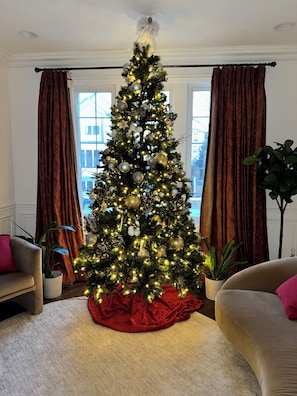 Interior - Stunning 4-Bed 4-Bath Home - Prime Location OHare & Downtown <25-min, Free PRKNG (Chicago)