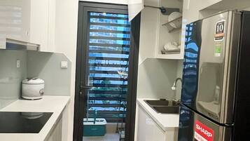 Standard Apartment, Balcony, City View | Private kitchen | Electric kettle