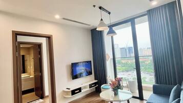 Standard Apartment, Balcony, City View | Living area