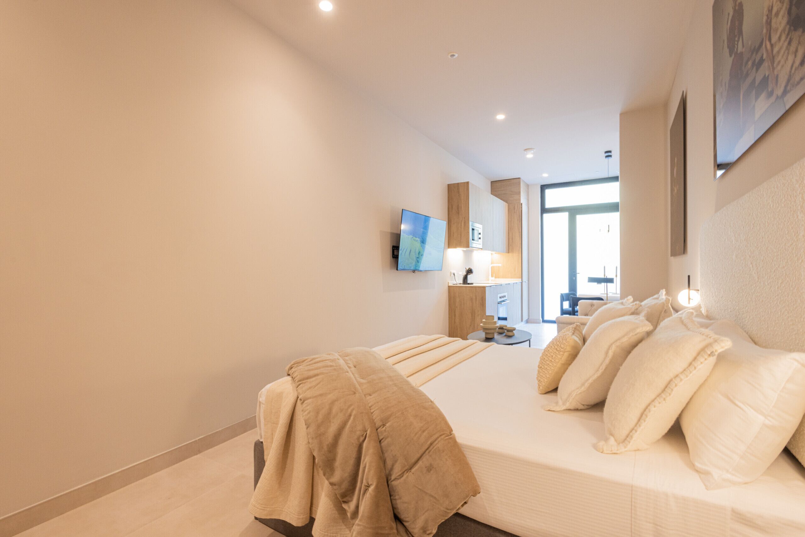 Een strijkplank/strijkijzer, gratis wifi, beddengoed