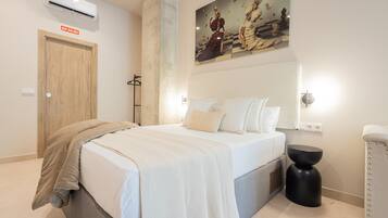 Een strijkplank/strijkijzer, gratis wifi, beddengoed