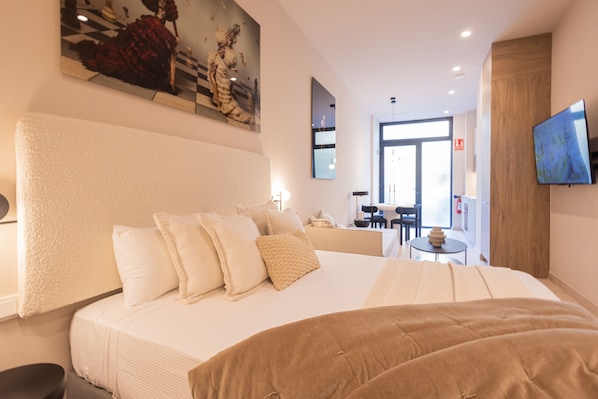 Iron/ironing board, free WiFi, bed sheets