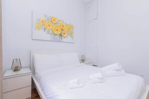 2 quartos, ferros/tábuas de passar roupa, Wi-Fi, roupa de cama