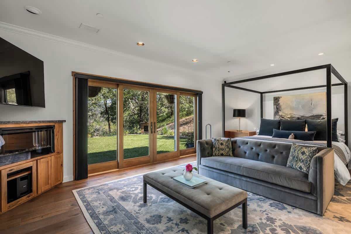 6 habitaciones, tabla de planchar con plancha, wifi y ropa de cama 