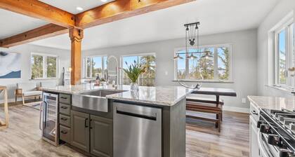 Horseshoe Hideaway with Sunset Views