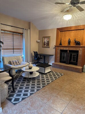 Smart-tv och eldstad