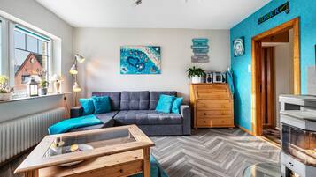 Tv, dvd-afspiller, bordtennisbord, stereoanlæg