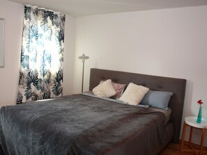 1 bedroom, free WiFi, bed sheets