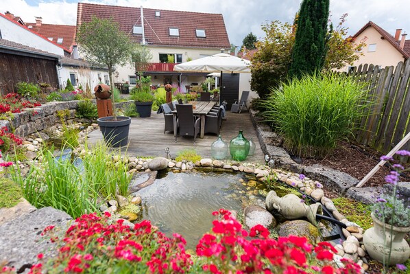 Outdoor dining - Apartment 'Hermann' with Shared Garden and Wi-Fi (Gedern)