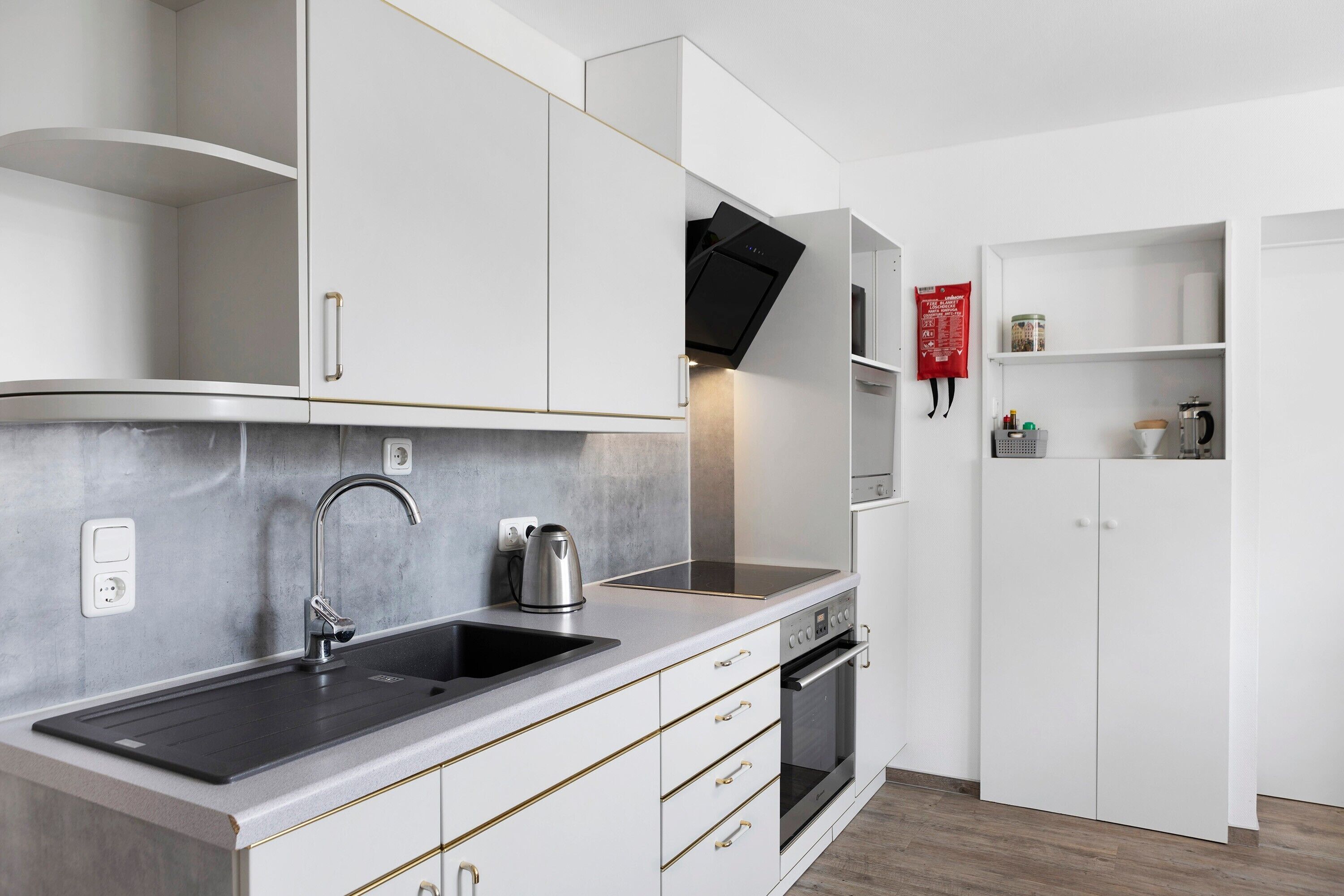 Kühlschrank, Mikrowelle, Ofen, Herdplatte