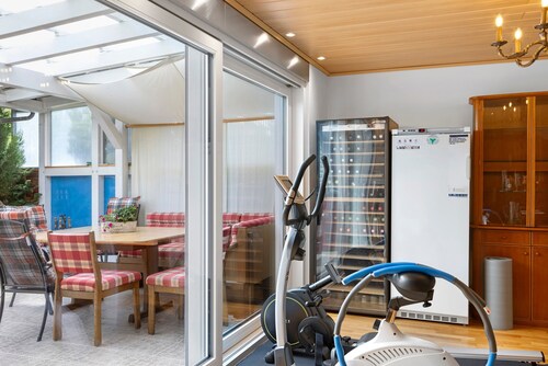 'Gästezimmer 1 mit Bad' mit Gemeinschaftsterrasse- und Küche für Zimmer 1&2, Wi-Fi & Klimaanlage