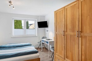 1 dormitorio, tabla de planchar con plancha, wifi gratis y ropa de cama