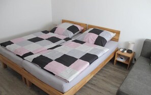 Room - Room 'Zimmer 3' with Shared Terrace, Wi-Fi and Air Conditioning (Wartenberg)
