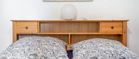 2 bedrooms, bed sheets