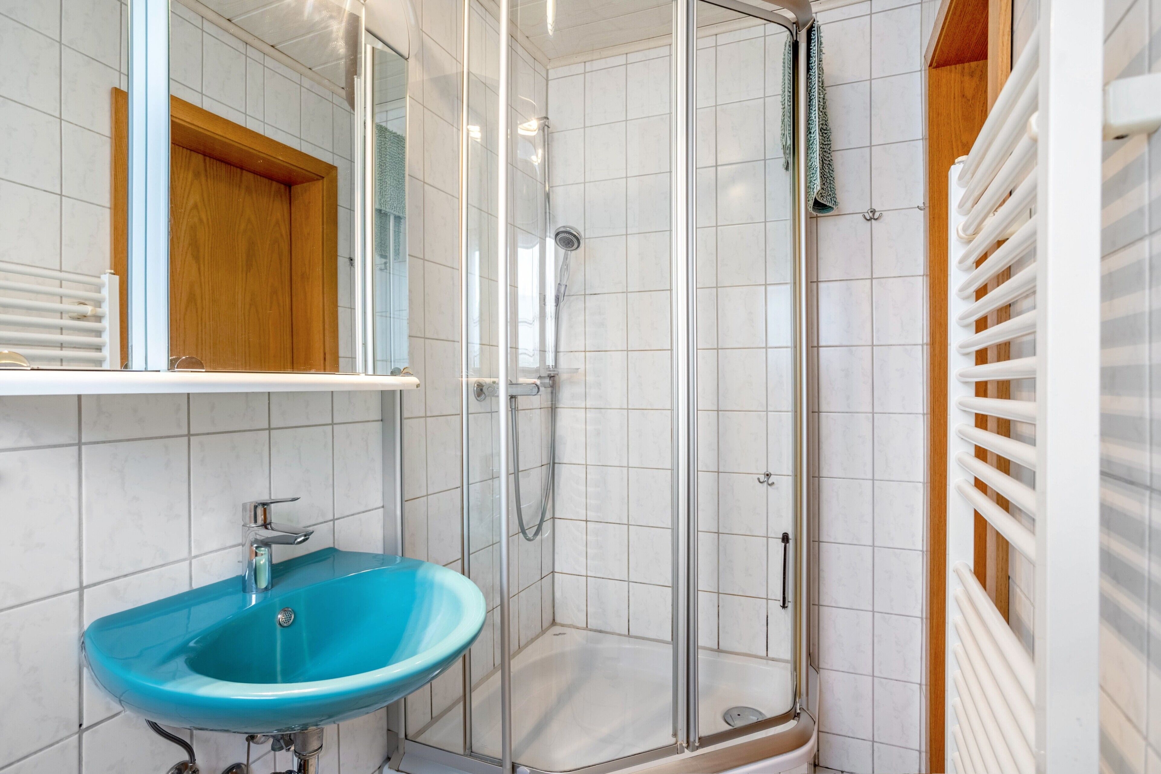 Dusche, Haartrockner, Handtücher