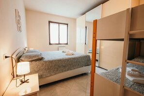 1 室のベッドルーム、アイロン / アイロン台、WiFi (無料)、ベッドシーツ