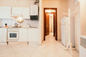 冷蔵庫、オーブン、コンロ、コーヒー / ティーメーカー