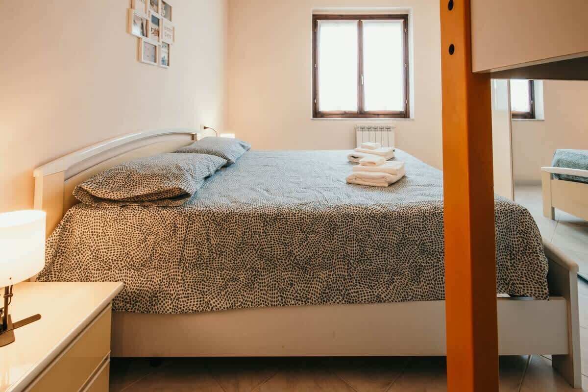 1 多间卧室、熨斗/熨衣板、免费 WiFi、床单