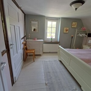 3 bedrooms, WiFi, bed sheets