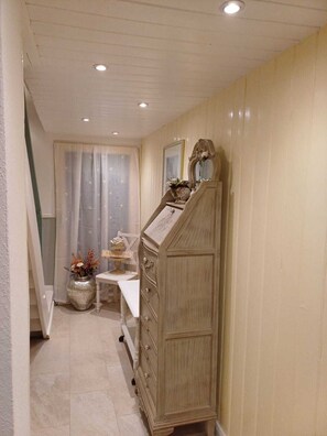 Interior - Apartment 'Klosterblick' with Private Terrace, Private Garden and Balcony (Geisenheim)